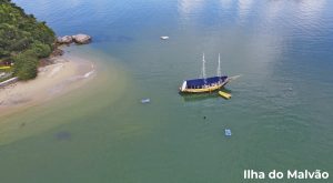 ilha do malvão em paraty rj passeio de escuna