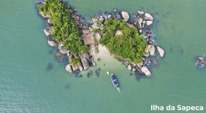 ilha da sapeca em paraty rj passeio de escuna