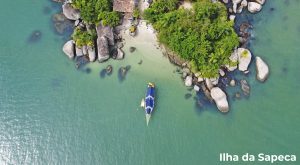 ilha da sapeca em paraty rj passeio de escuna